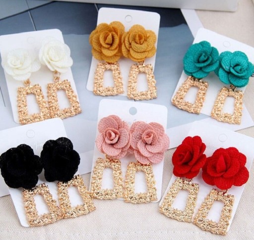 Pendientes colgantes de mujer con flores