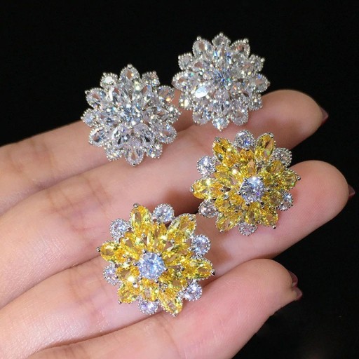 Pendientes de mujer flor con piedras