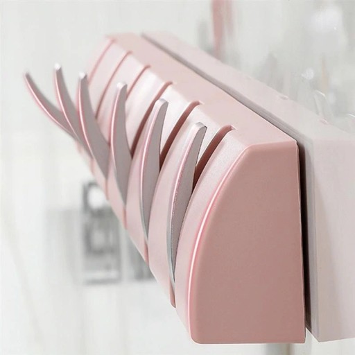 Percha de pared con ganchos retráctiles