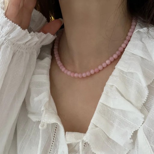 Perlenhalskette aus großen Kugeln 8 mm, regelmäßig aufgereihte Perlen, auffälliger minimalistischer Schmuck mit elegantem Aussehen