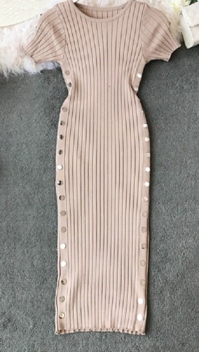 Φόρεμα πλεκτό με κοντό μανίκι