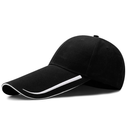 Pidennetty lippainen hattu