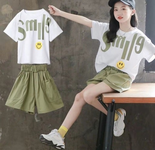 Piger T-shirt og shorts L1336