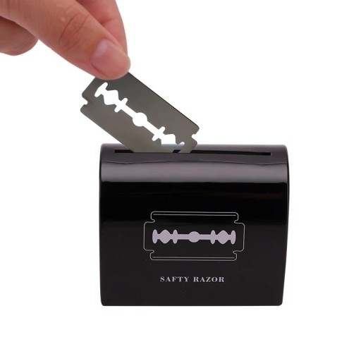 Plastikæske til brugte barberblade med aftagelig bund Kompakt etui til op til 300 brugte barberblade Beskyttelsesæske til barberblade 6,5 x 5,3 x 4,5 cm