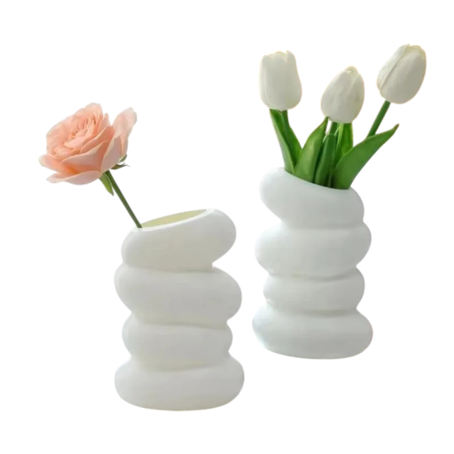 Plastisk dekorativ spiralvas 15 x 10 cm Vit designvas för blommor Modern inredningsarrangemang stilfull inredningsdetalj