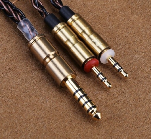 Πλεγμένο καλώδιο ήχου από χαλκό με βύσμα 4,4 mm jack σε δύο χρωματικά διακριτά βύσματα 2,5 mm jack Θήκες χρυσού χρώματος Μήκος 1,4 μ