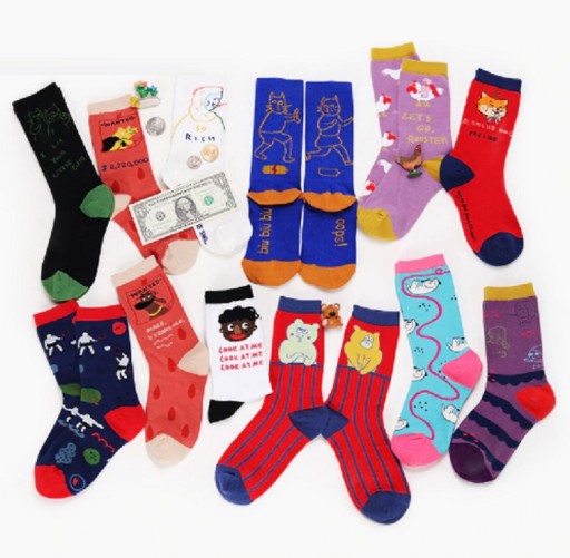 Ponožky s rôznymi výšivkami