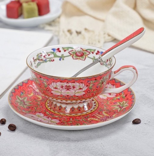 Porcelanowy zestaw do herbaty z motywem kwiatowym 3 szt