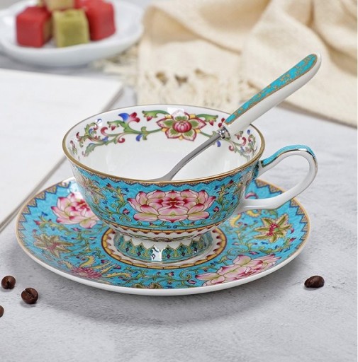 Porslin teservis med blommotiv 3 st