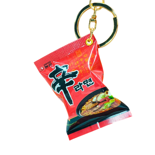 Portachiavi rosso con imitazione di noodle istantanei Pendente in metallo per chiavi Accessorio di moda originale per zaino