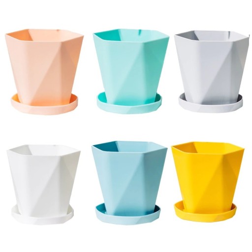 Pot de fleurs en plastique avec soucoupe