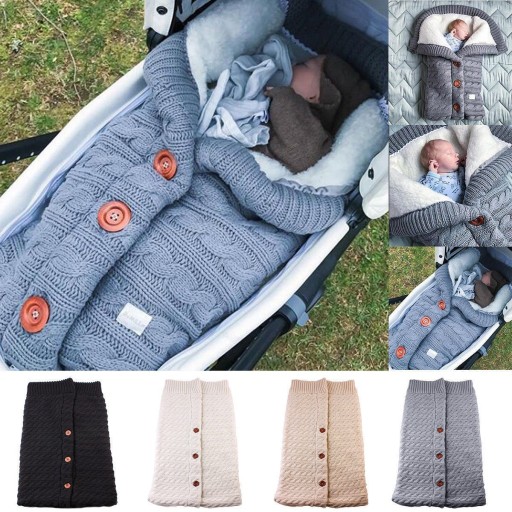 Poussette en tricot avec boutons E435