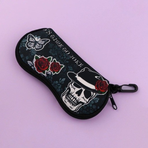 Pouzdro na brýle 17,9 x 8,5 cm s lebkami Zip a karabina Stylový motiv lebek pro každodenní nošení i Halloween