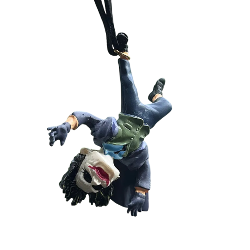 Přívěsek do auta Joker na lanu z hovězí kůže Stylová závěsná dekorace na zpětné zrcátko Originální doplněk interiéru vozu pro milovníky komiksů