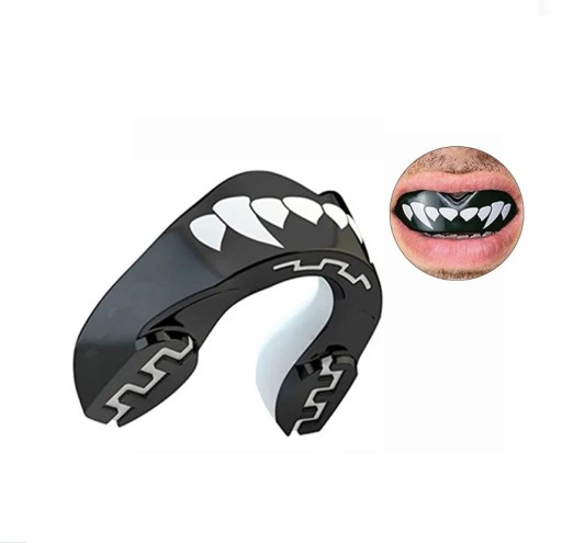 Protector bucal para boxeo y deportes de contacto, color negro, diseño de dientes en 3D, forma ajustable, termoadaptable, estuche incluido.