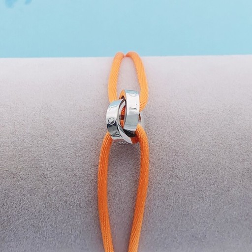 Provázkový náramek spojené kruhy