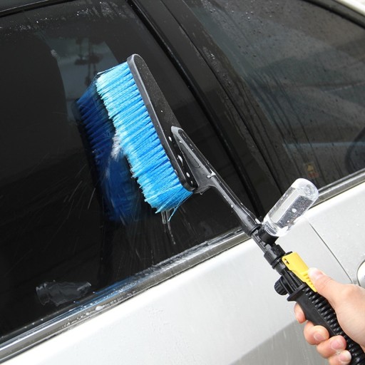 Průtokový kartáč na mytí aut