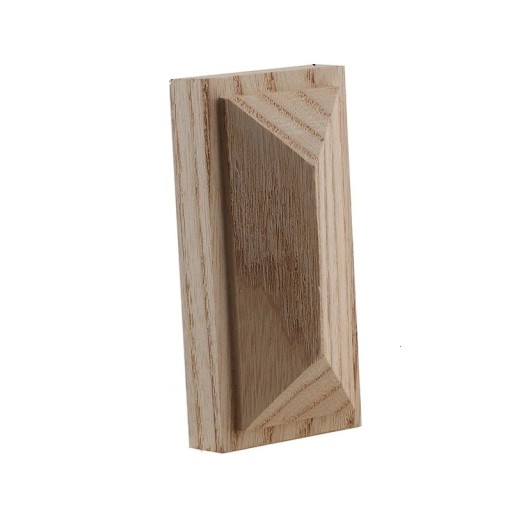 Puinen koristepaneeli 6 × 12 × 2,3 cm muotoiltu reliefikuvio massiivipuuta luonnollinen vaalea elementti huonekaluille ja sisustukseen