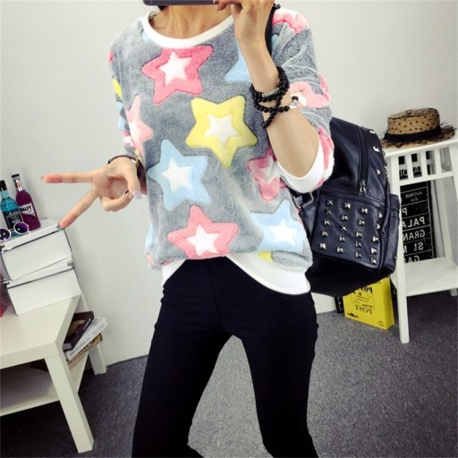 Pull mode femme avec des étoiles