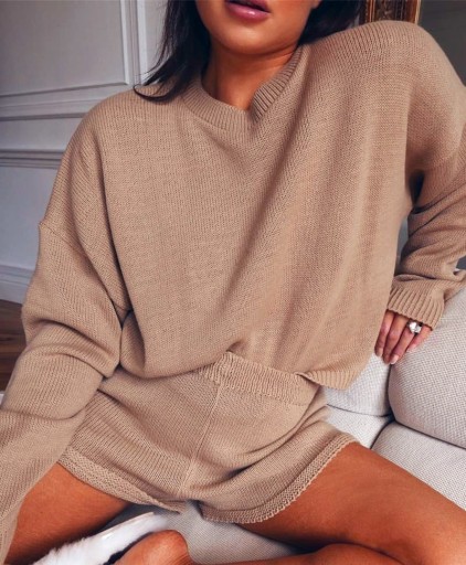 Pullover und Shorts für Damen