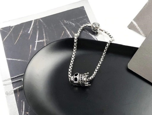 Pulseira de corrente feminina com caveira