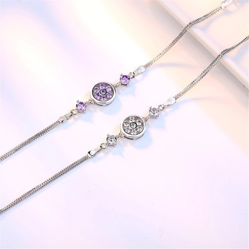 Pulseira feminina com círculo e pedras