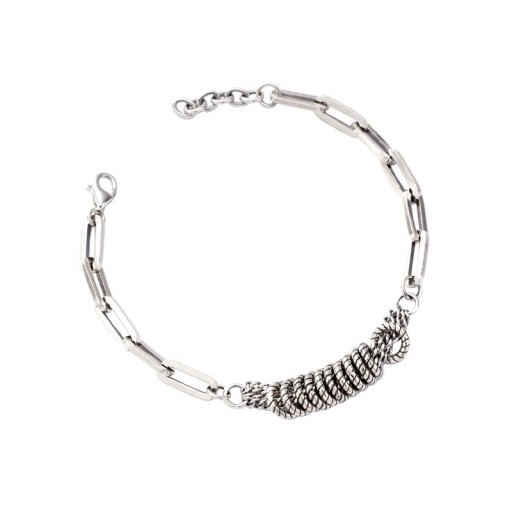 Pulseira feminina com grandes elos e argolas
