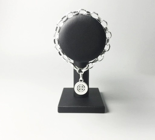 Pulseira feminina com grandes elos