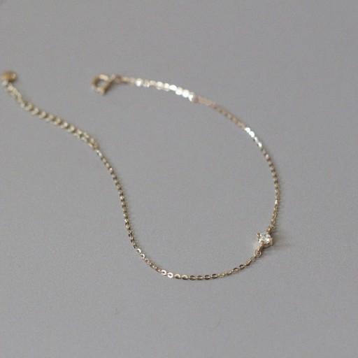 Pulseira feminina delicada com pedra