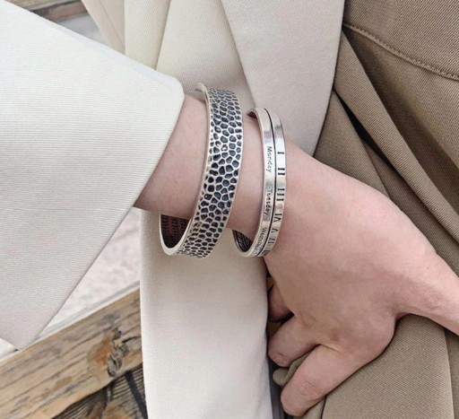 Pulseira rígida feminina H78