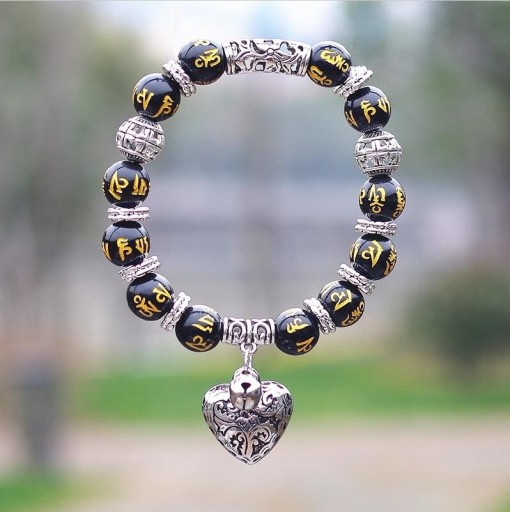 Pulsera de cuentas para mujer con corazón