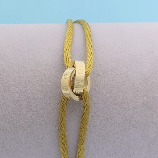 Pulsera de hilo con círculos conectados