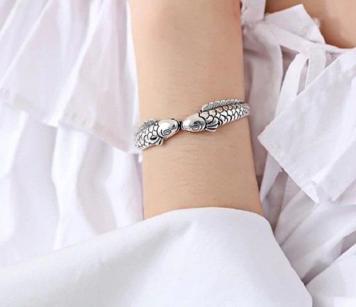Pulsera de mujer abierta con forma de pez