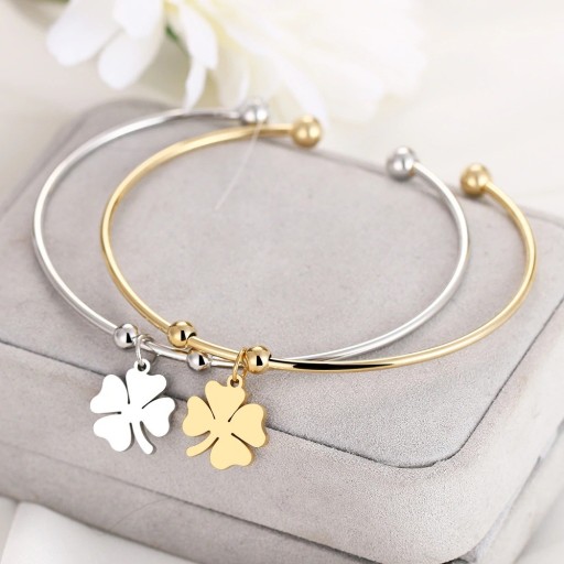 Pulsera de mujer abierta con trébol de cuatro hojas
