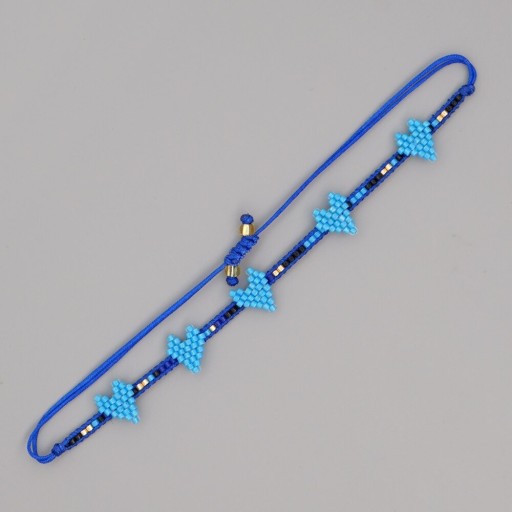 Pulsera de mujer con corazones
