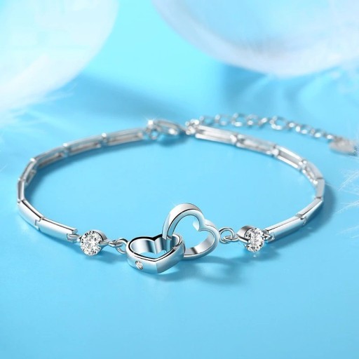 Pulsera de mujer con corazones y piedras conectadas
