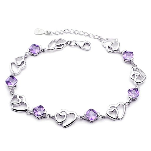 Pulsera de mujer con corazones y piedras.