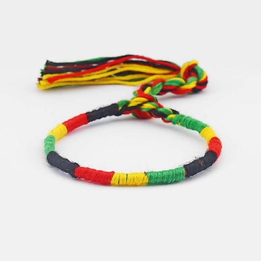 Rasta pletený náramek