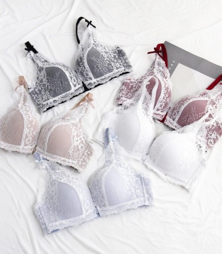 Reggiseno in pizzo con chiusura frontale