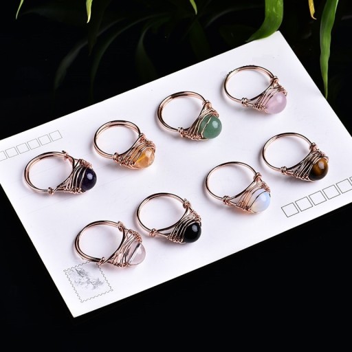 Ring med naturlig krystal