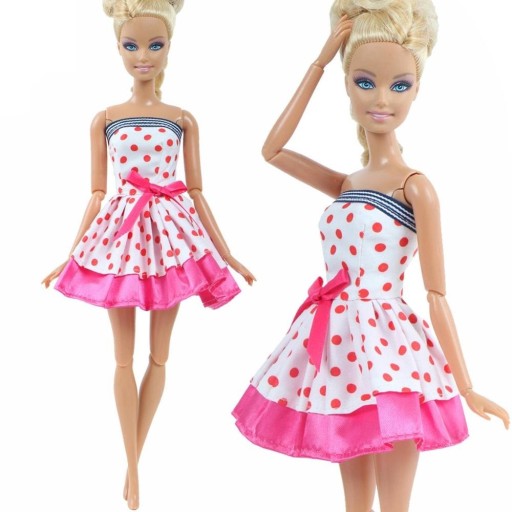 Robe à pois pour poupée