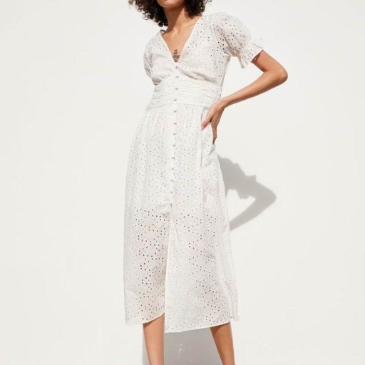 Robe blanche en dentelle