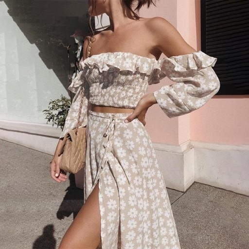 Robe deux pièces avec des fleurs