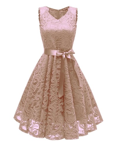 Robe en dentelle avec nœud