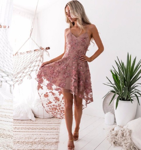 Robe en dentelle rose