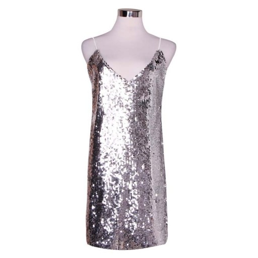Robe mini argentée avec des paillettes