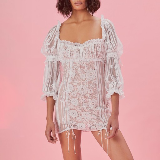 Robe mini en dentelle