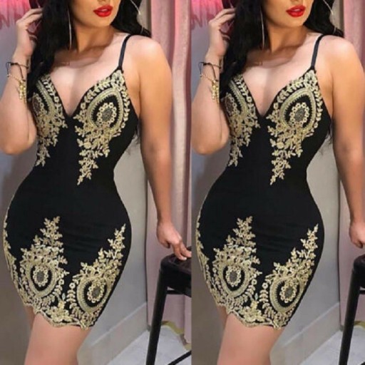 Robe mini noire avec des ornements