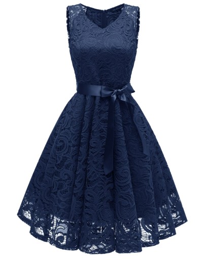 Rochie din dantelă cu panglică