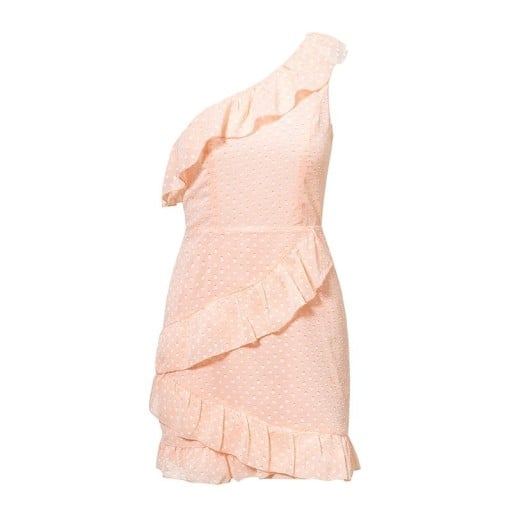 Rochie roz de vară pe un singur umăr